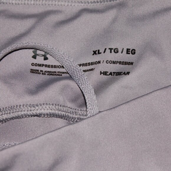 Mid Rise Under Armour Crops Size XL New - Picture 2 of 3